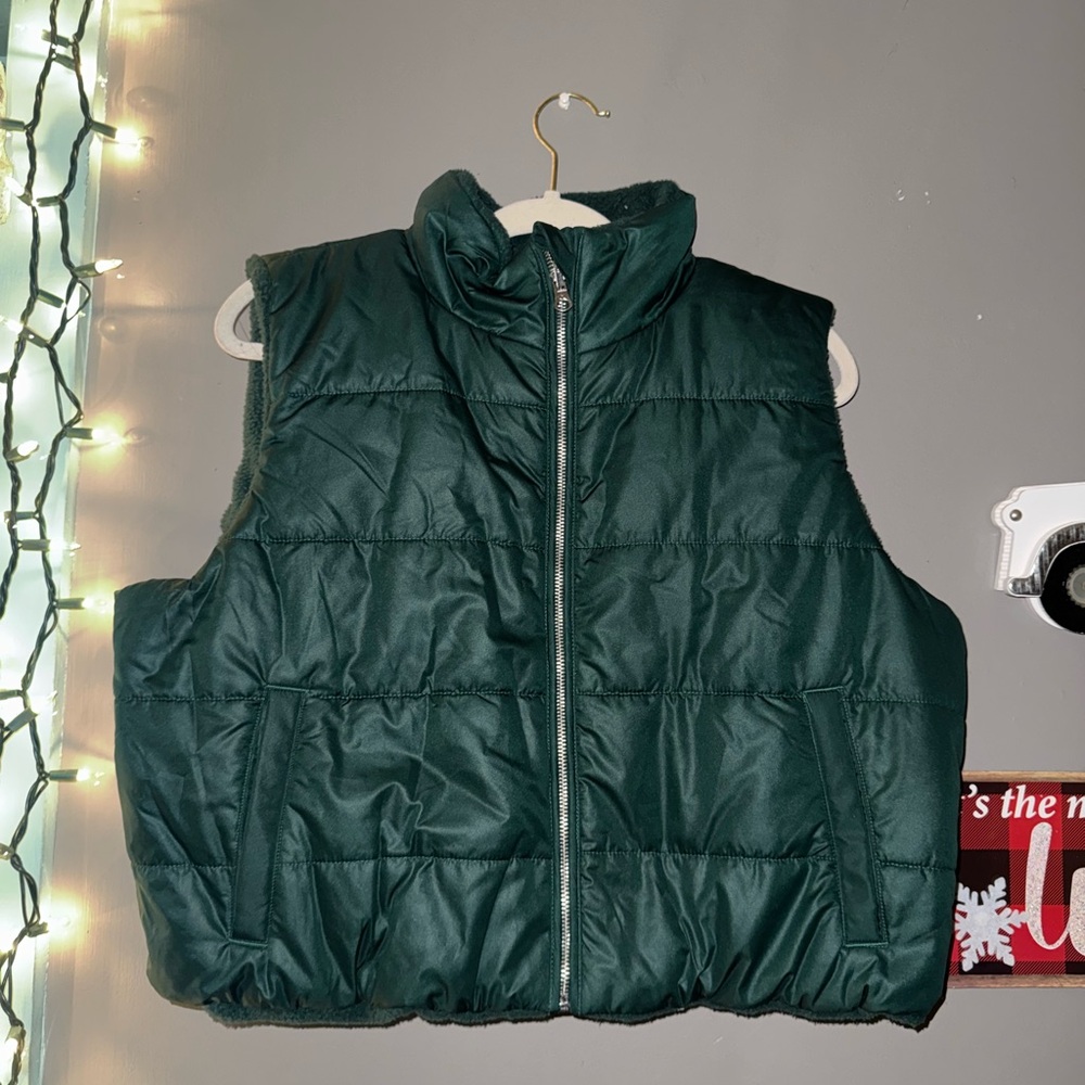 Tek Gear Reversible Cropped Vest